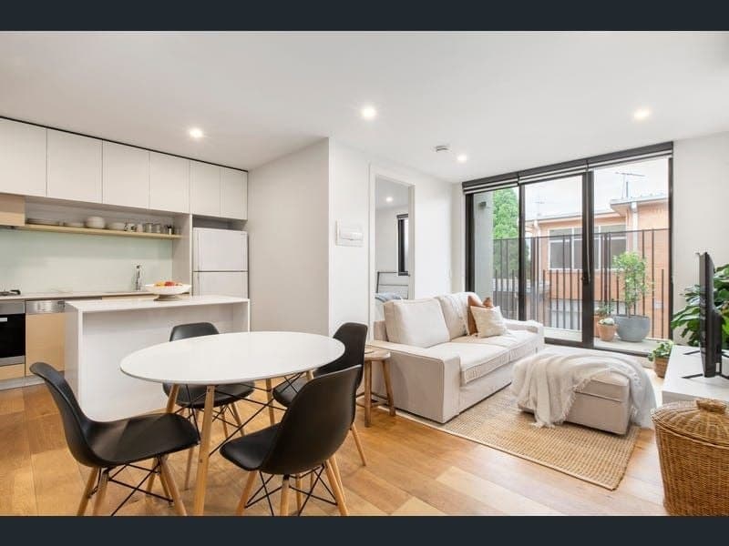 102/4 Willsmere Rd, Kew - Thumbnail 2