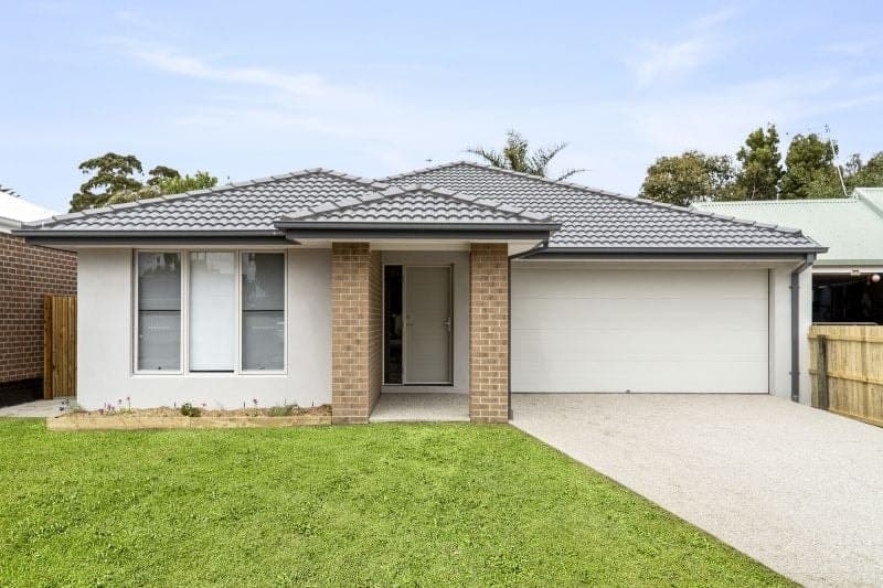 6 Sinclair Street Colac VIC, Colac - Image 1