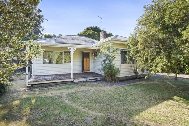 22 Sinclair Street Colac VIC, Colac - Image 1