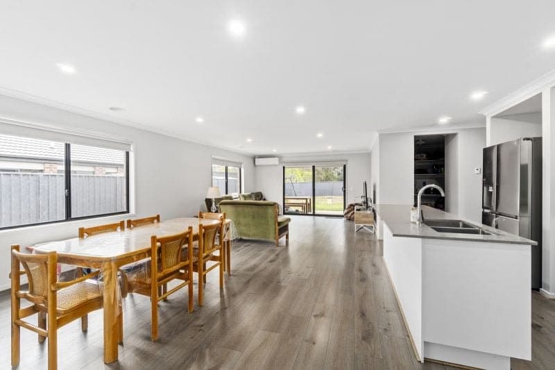 16 Beattie Court Colac VIC, Colac - Thumbnail 3