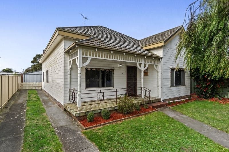 32 Hart Street Colac VIC, Colac - Image 1