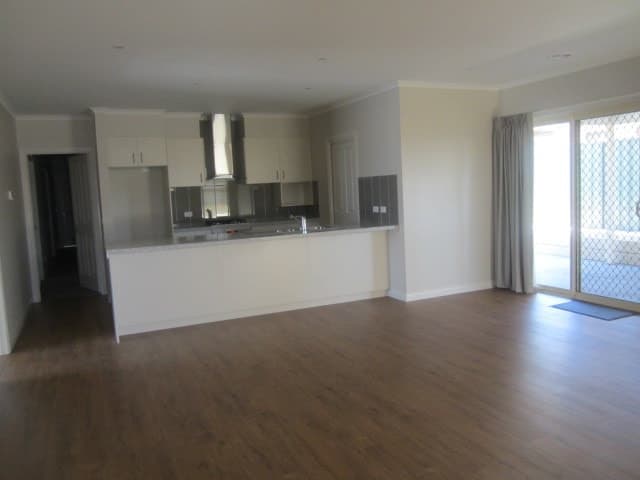 12 Rankin Street, Colac, VIC, Colac - Thumbnail 2