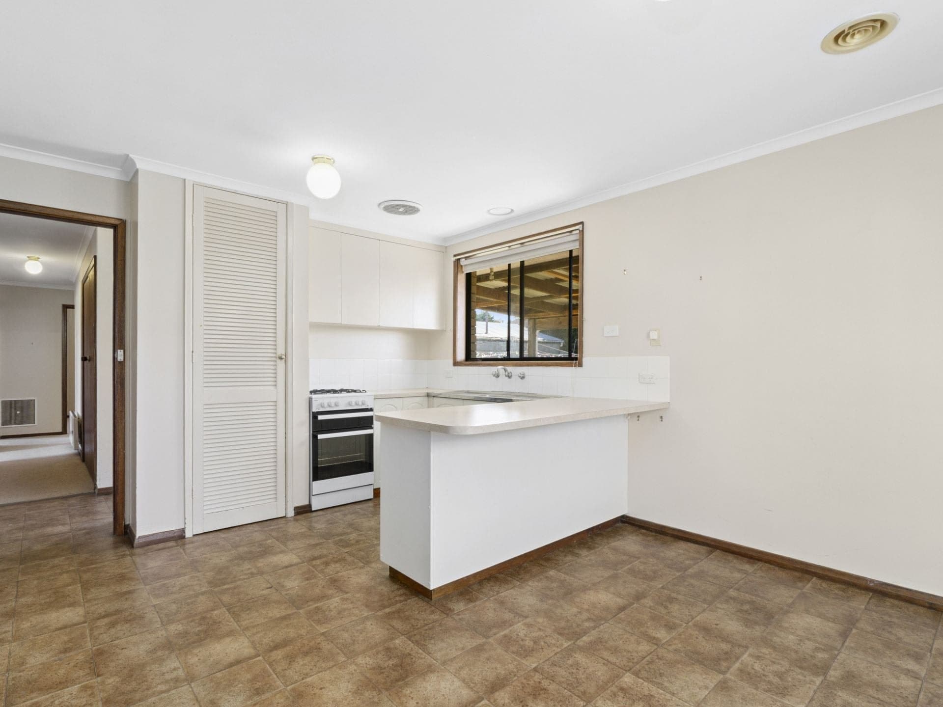 44 Clarke Street Cobden VIC, Cobden - Thumbnail 2