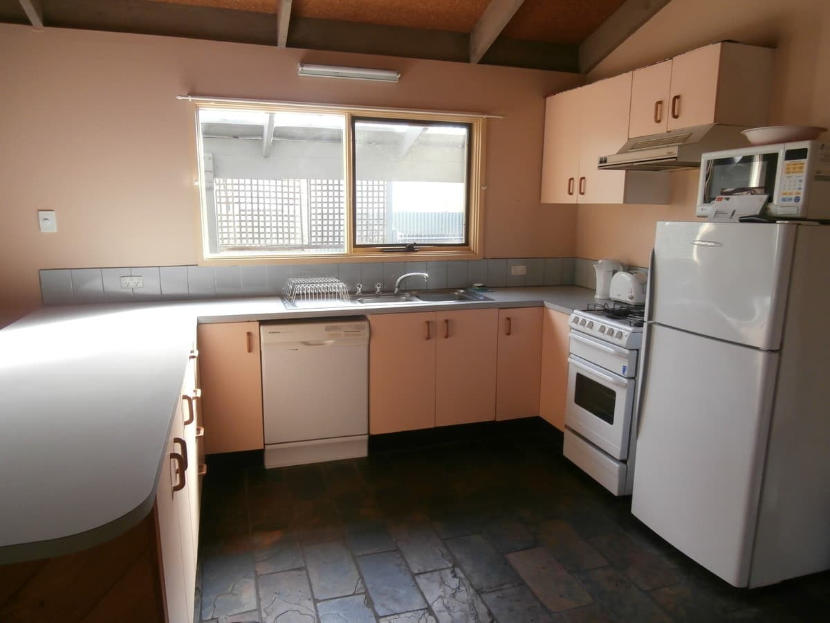 13 Alexander Street, Colac, VIC, Colac - Thumbnail 2