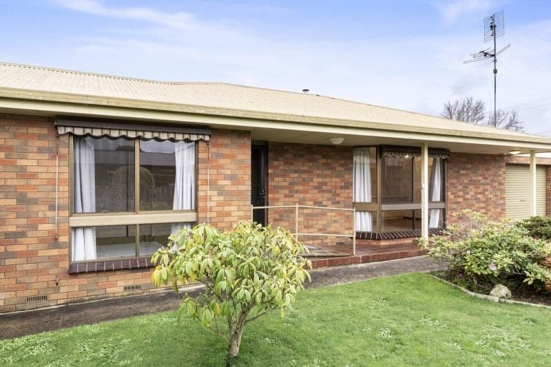 2/35 Calvert Street Colac VIC, Colac - Image 1