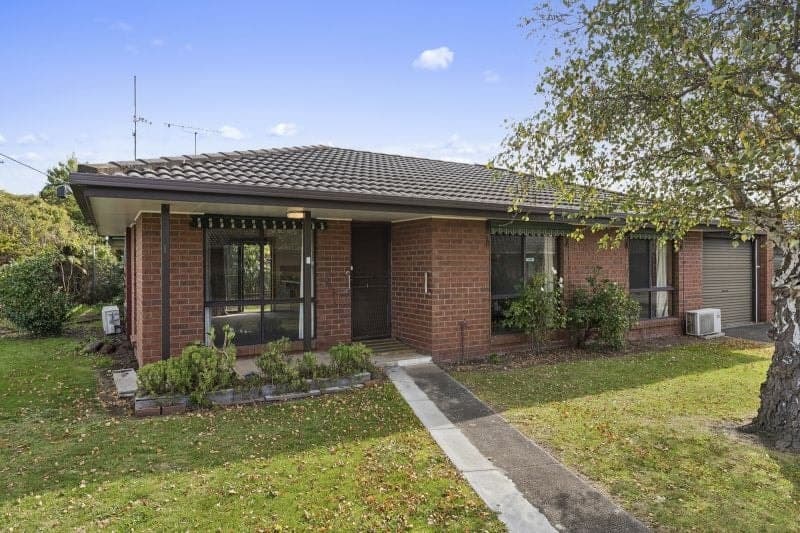 1/86 Curdie Street Cobden VIC, Cobden - Image 1