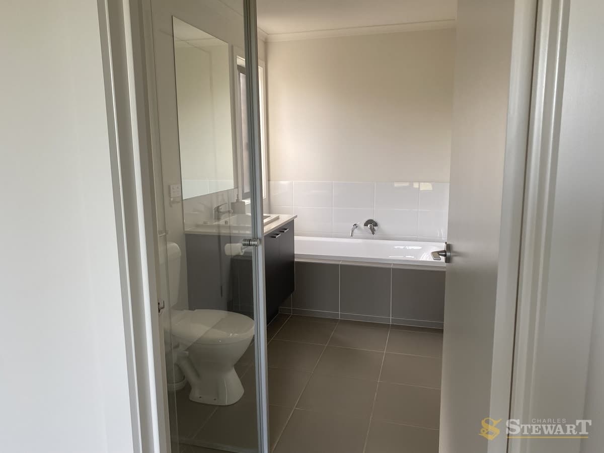 22 McAlpine Court, Camperdown, VIC, Camperdown - Thumbnail 2