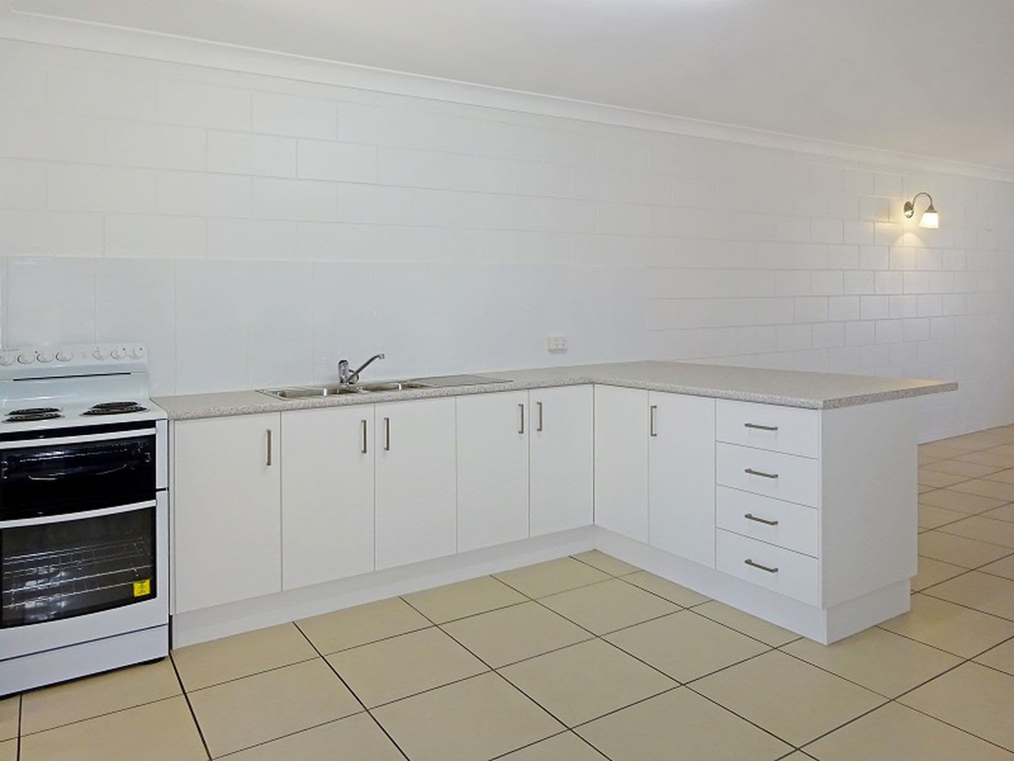 2 / 60 Merryl Street, Rasmussen, Rasmussen - Image 1
