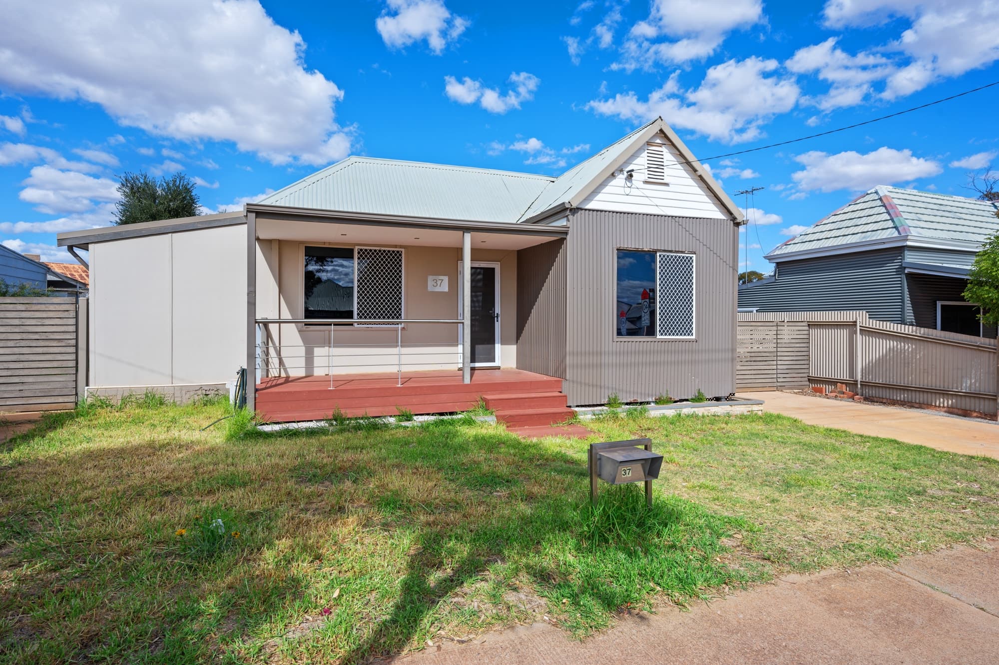 37 Victoria Street,
	
			
							KALGOORLIE
				
							
							WA
			6430, Kalgoorlie - Image 1