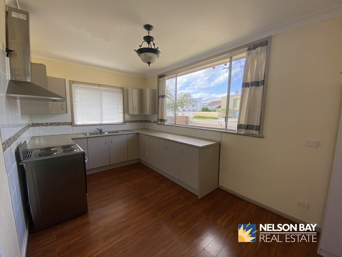 17 Sandy Point Road, Corlette NSW 2315, Corlette - Thumbnail 4