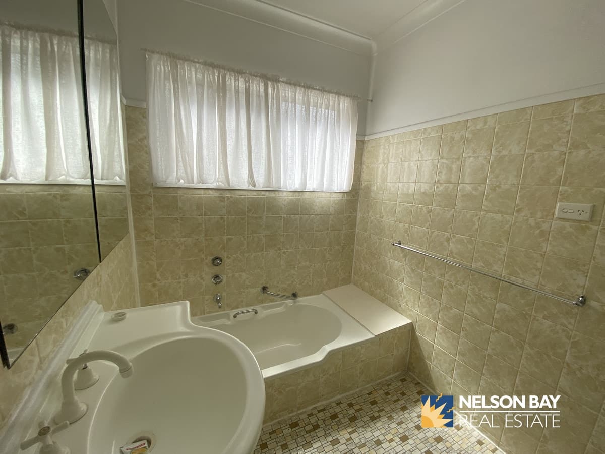 17 Sandy Point Road, Corlette NSW 2315, Corlette - Thumbnail 5