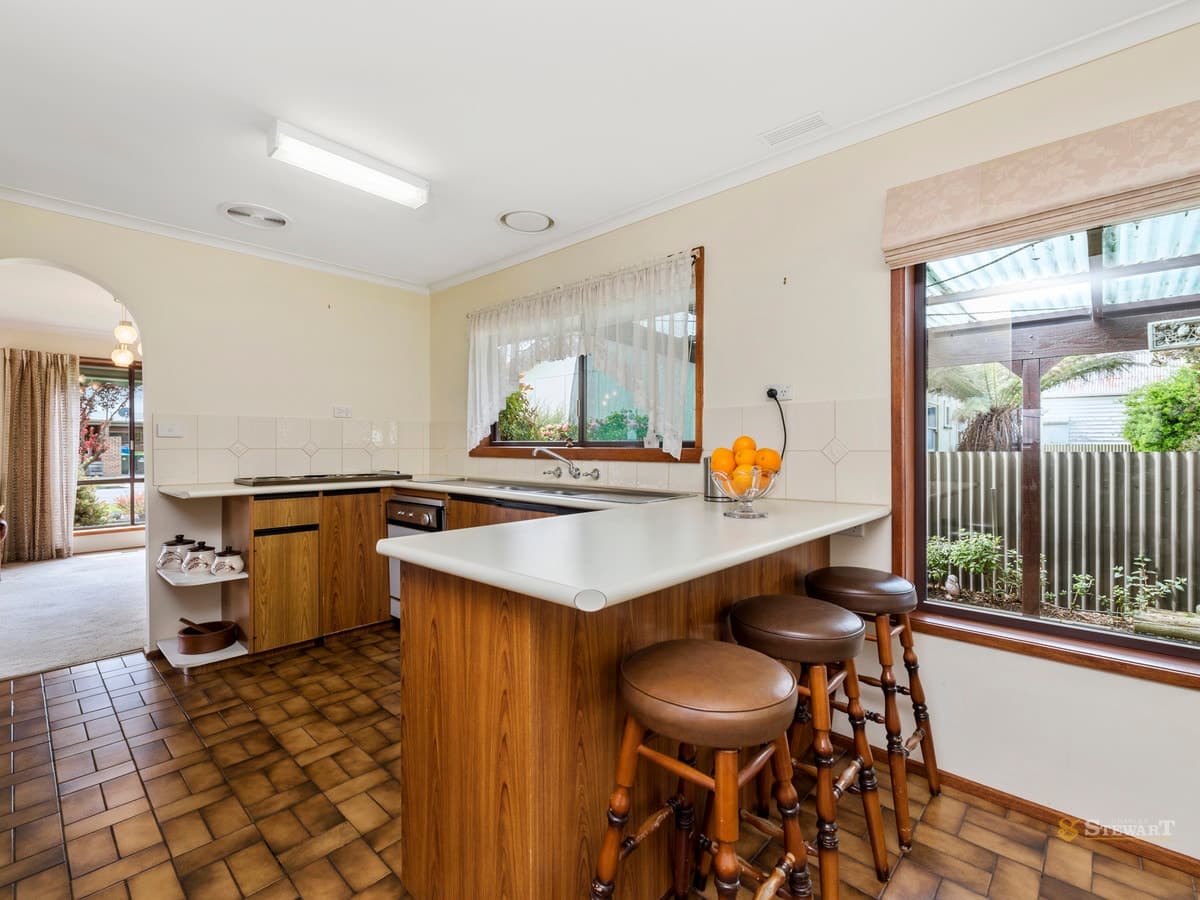 84 Moore Street, Colac, VIC, Colac - Thumbnail 2
