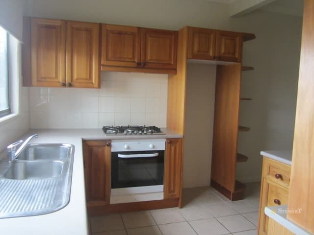 81 Gravesend Street, Colac, VIC, Colac - Thumbnail 2