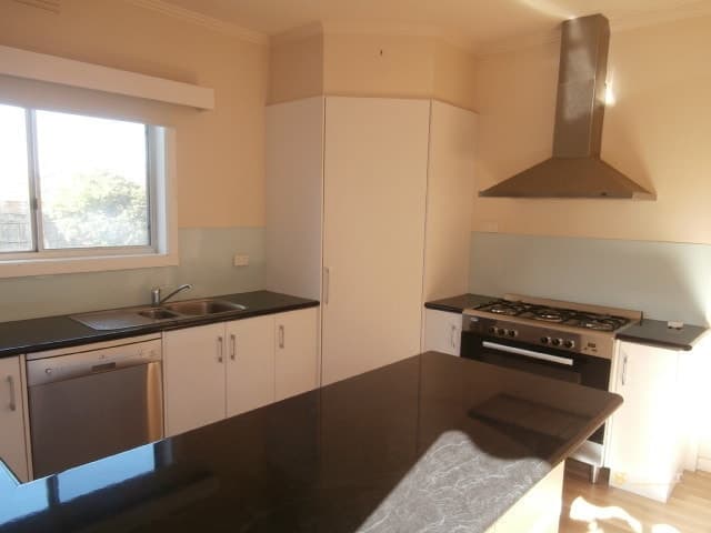 44 Calvert Street, Colac, VIC, Colac - Thumbnail 5