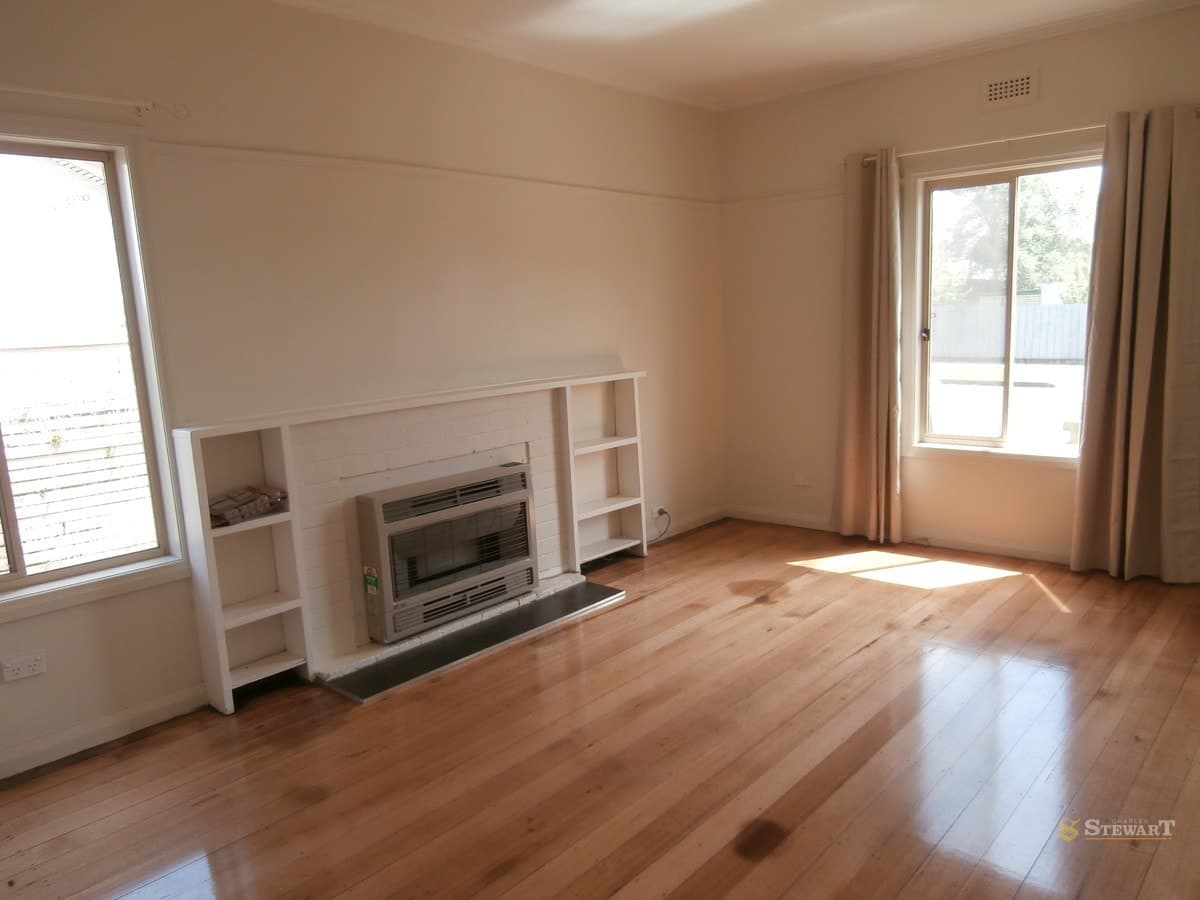 6 Johnstone Crescent, Colac, VIC, Colac - Thumbnail 2