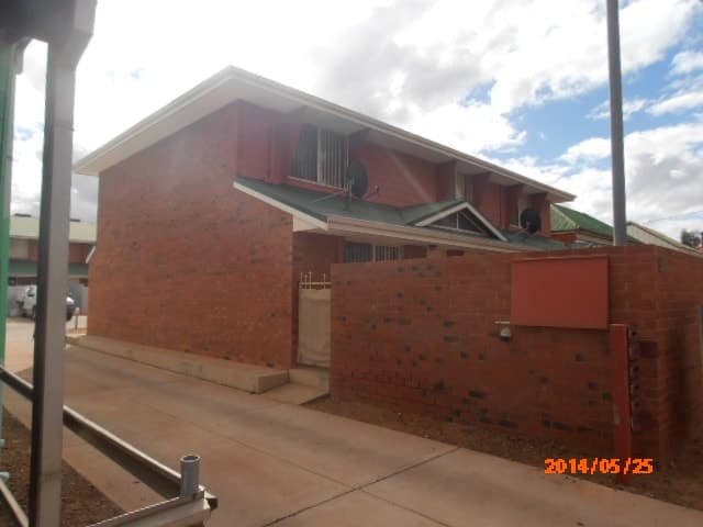 1/80 Dugan Street, Kalgoorlie - Thumbnail 2