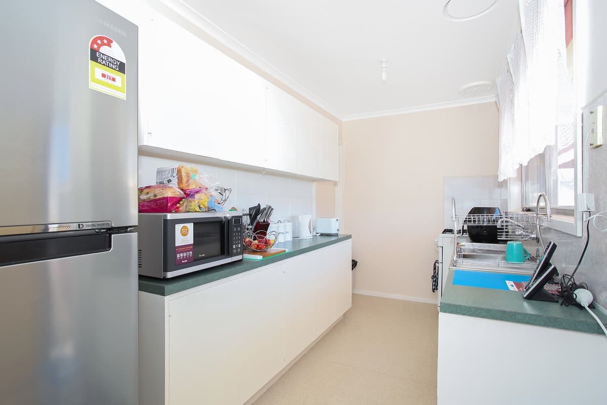 27 Donaldson Street, Colac, VIC, Colac - Thumbnail 2