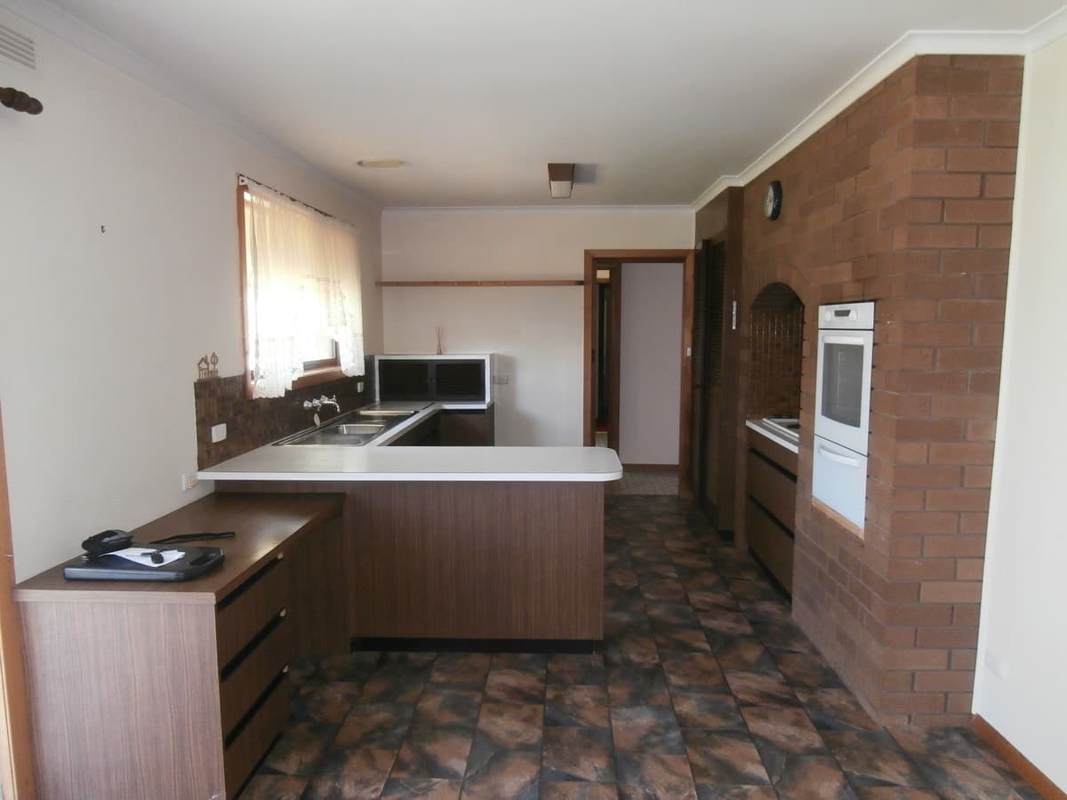 16 Campbell Street, Colac, VIC, Colac - Thumbnail 2