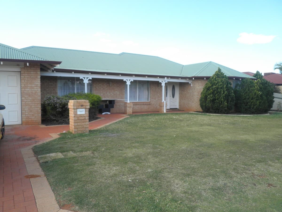 31 Ramus Circle, Somerville - Image 1