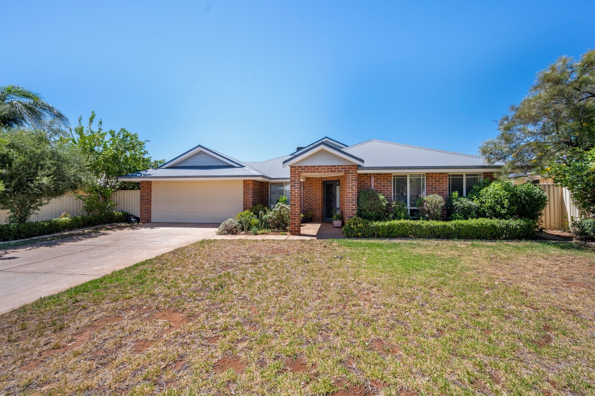 6 Henderson Drive, Somerville - Image 1