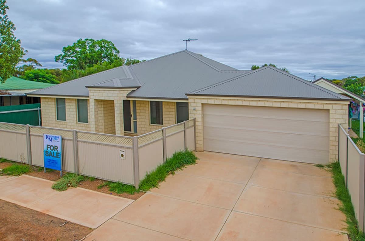 28 Butterfly Street, Lamington - Image 1