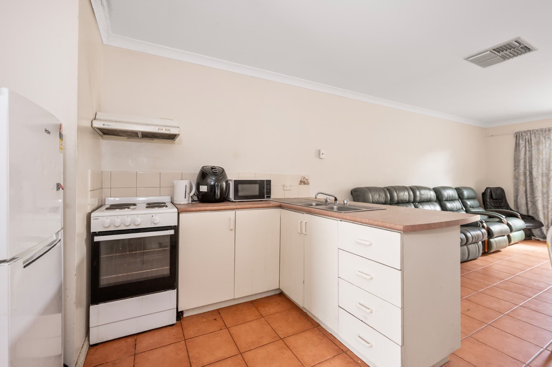2/13 Brookman Street,
	
			
							KALGOORLIE
				
							
							WA
			6430, Kalgoorlie - Thumbnail 3