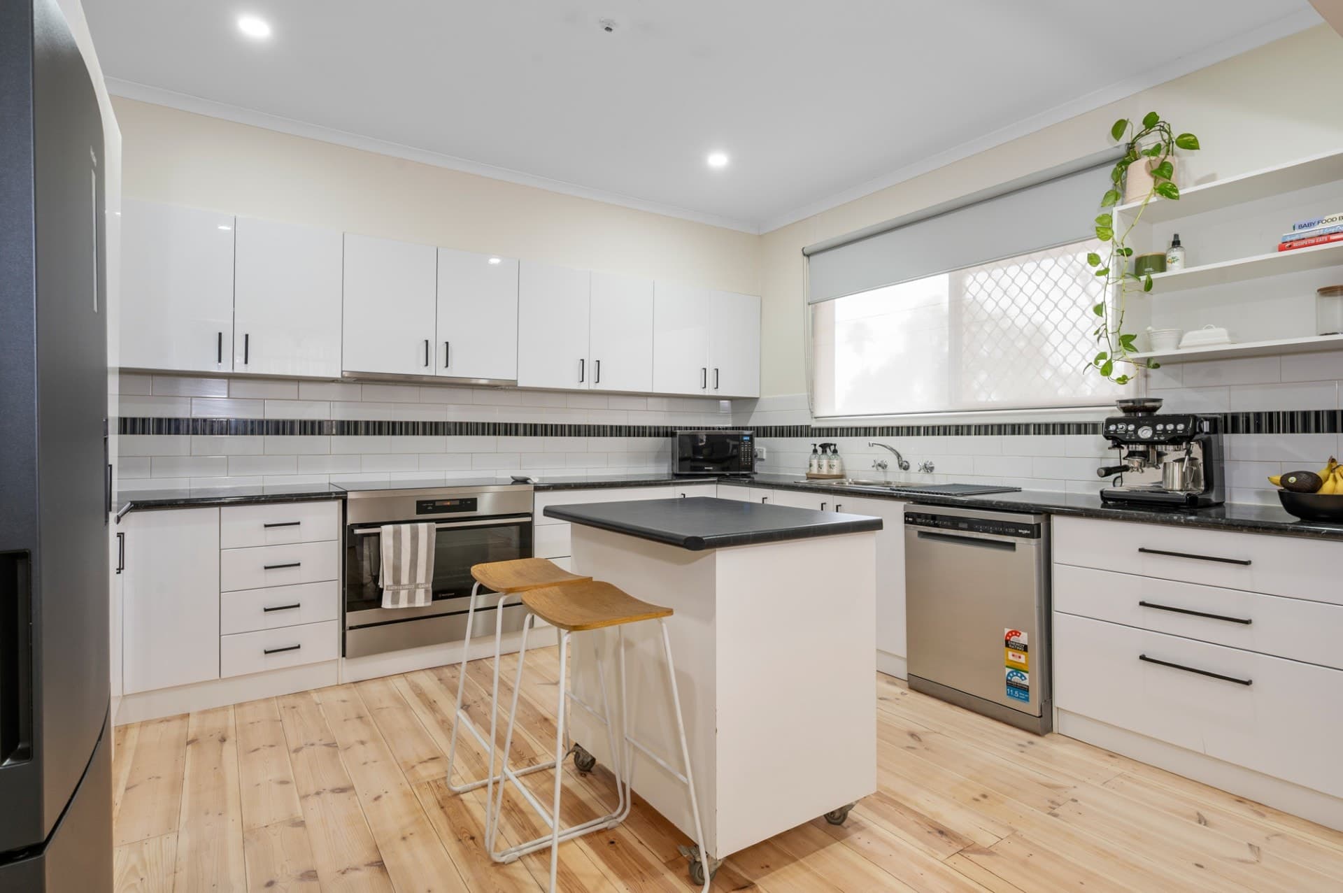 123 Bourke Street,
	
			
							LAMINGTON
				
							
							WA
			6430, Lamington - Thumbnail 4