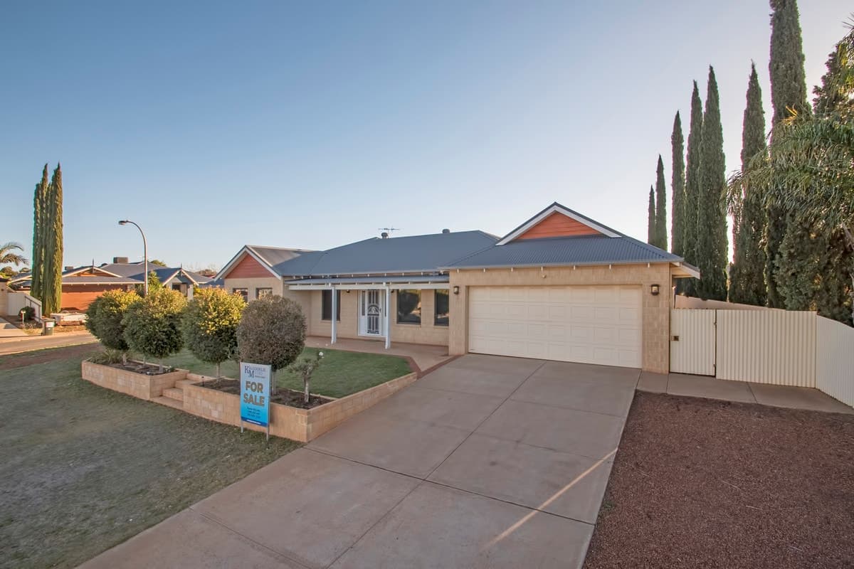 19 Smythe Drive, Broadwood - Thumbnail 7