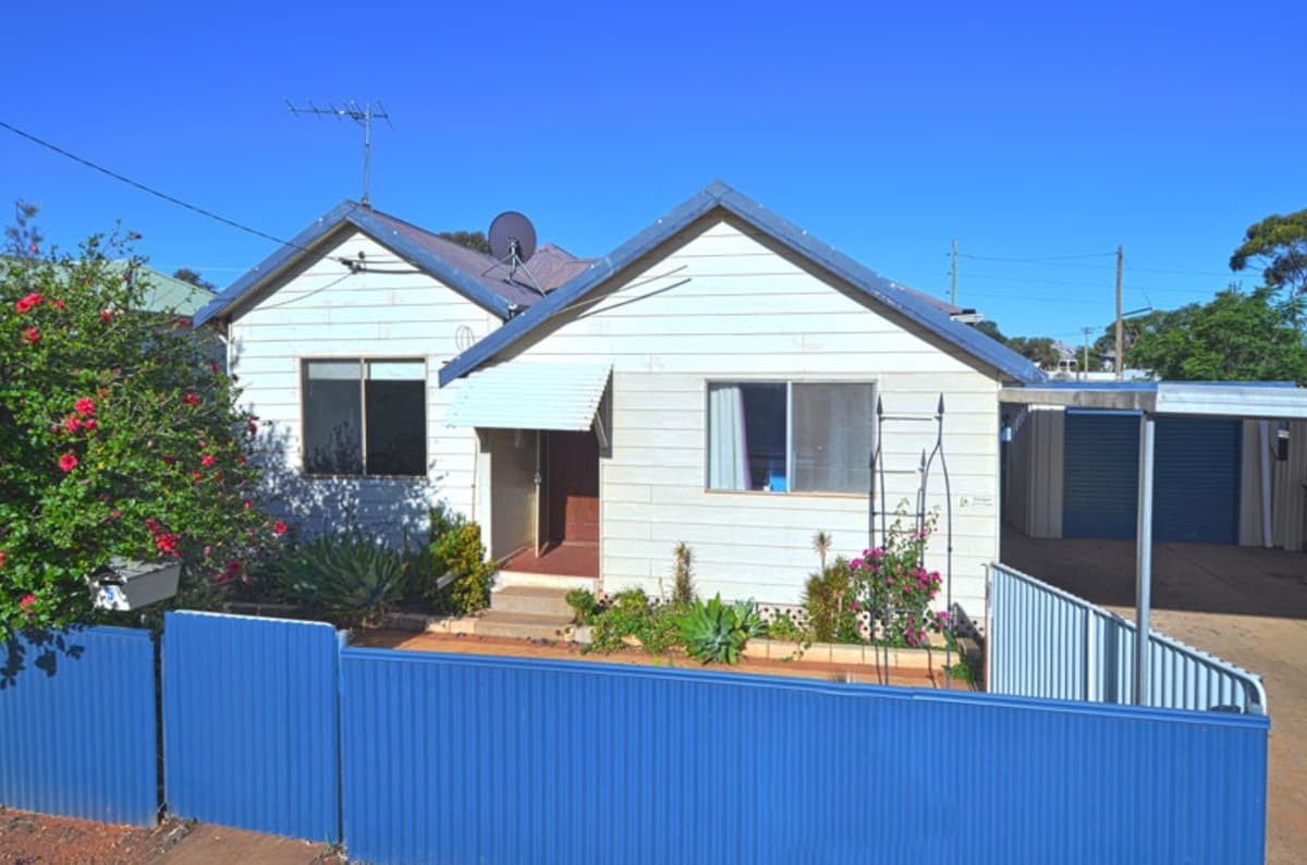 5 Chamberlain Street,
	
			
							Kalgoorlie
				
							
							WA
			6430, Kalgoorlie - Image 1