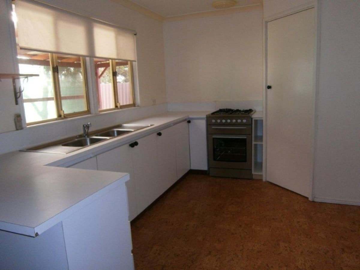 4 Wychitella Place Sth Kalgoorlie, Kalgoorlie - Thumbnail 2