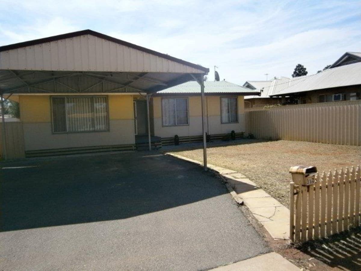354 Piccadilly Street,
	
			
							KALGOORLIE
				
							
							WA
			6430, Kalgoorlie - Image 1