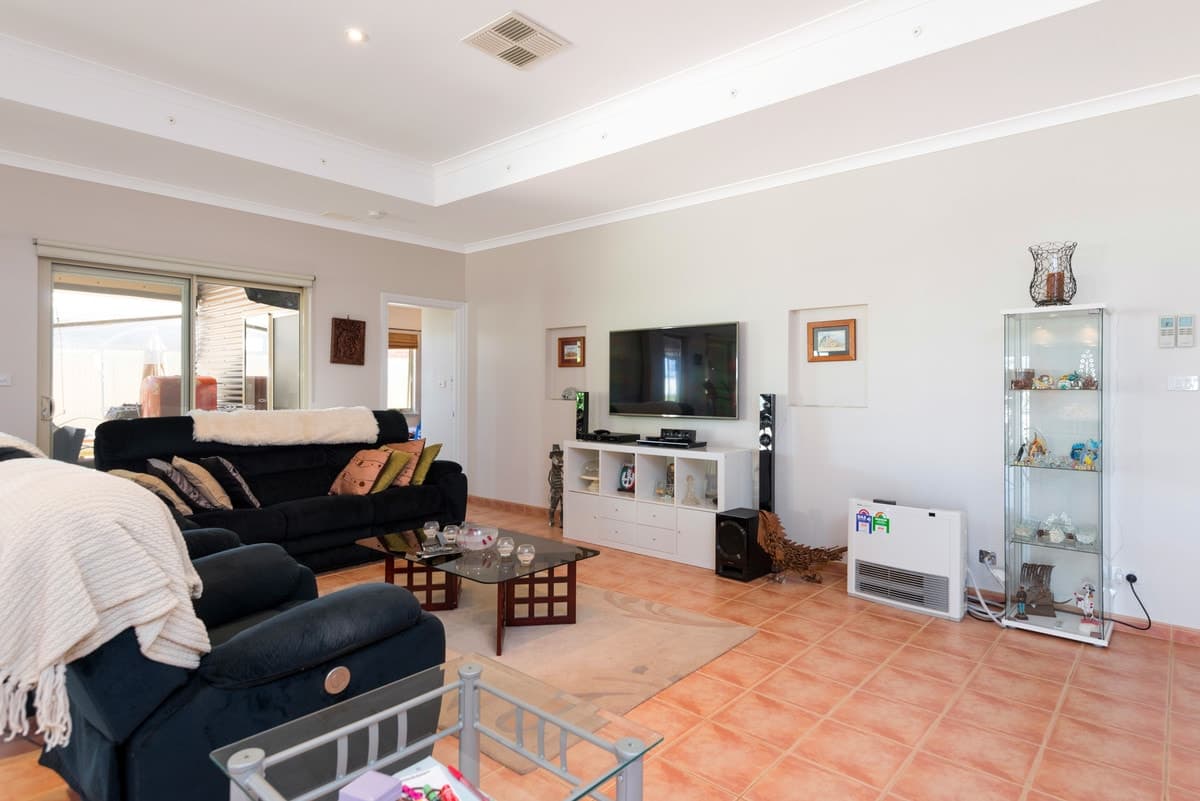 15 Nganka Way,
	
			
							KALGOORLIE
				
							
							WA
			6430, Kalgoorlie - Thumbnail 5