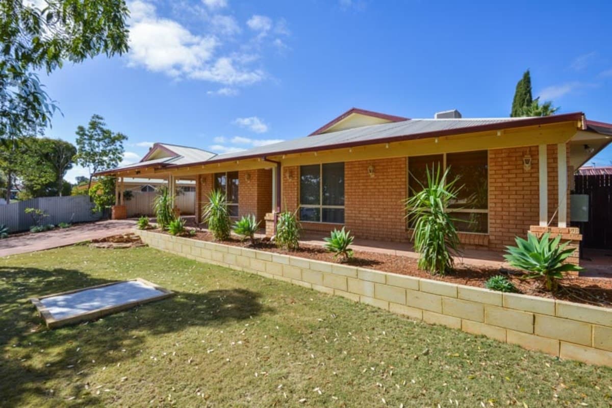 7 Kunanalling Avenue, Hannans, Kalgoorlie - Thumbnail 2