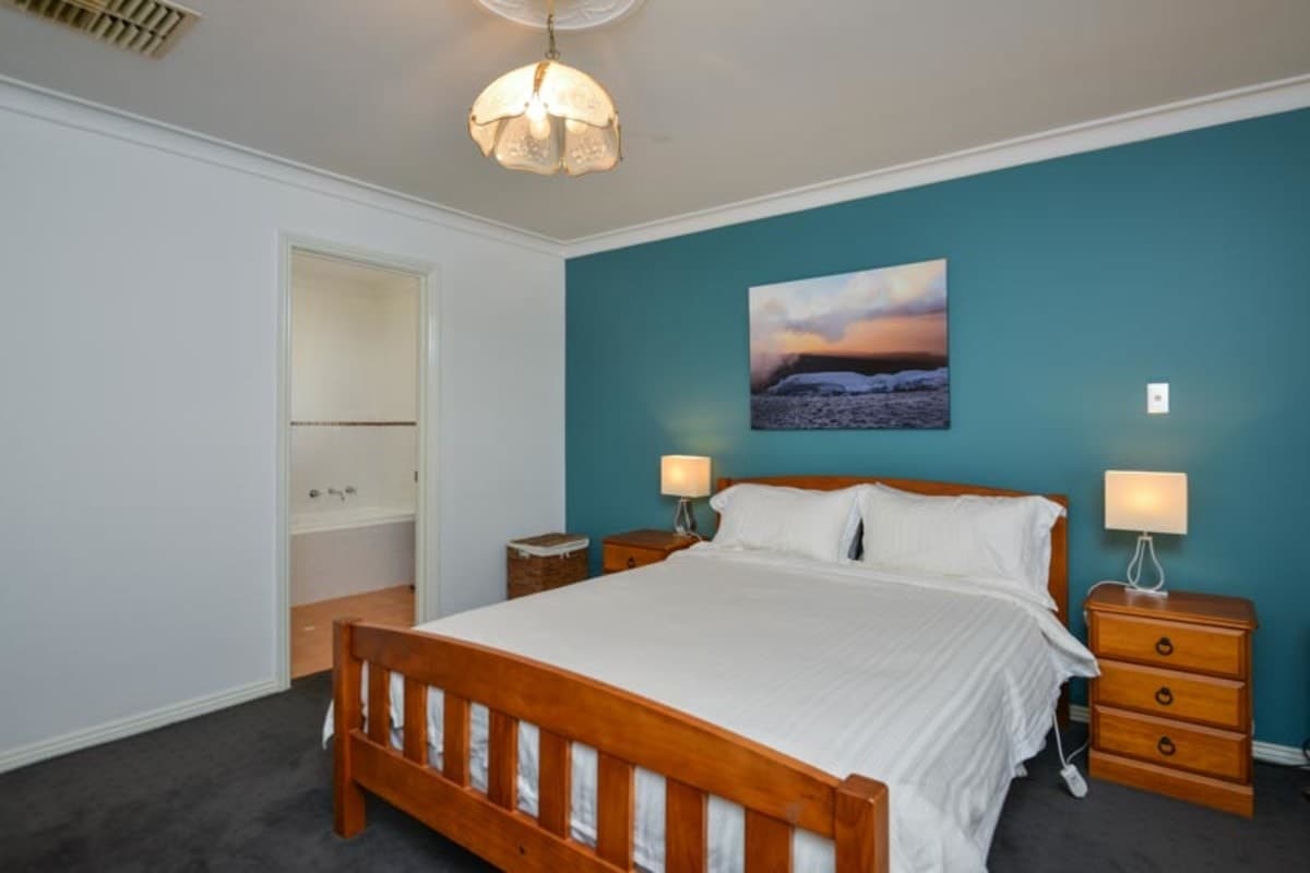 7 Kunanalling Avenue, Hannans, Kalgoorlie - Thumbnail 6