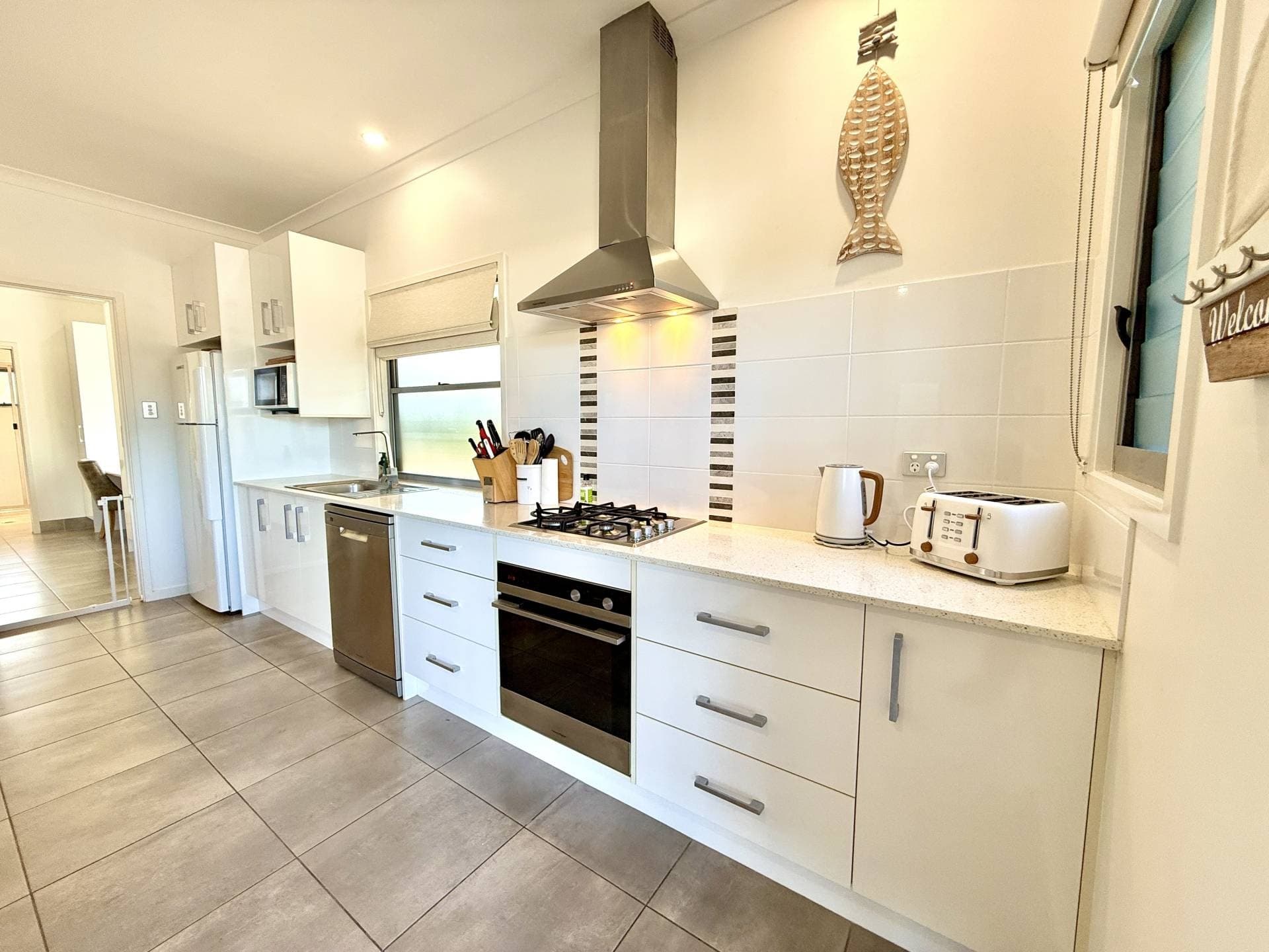 BH 56, 151 Esplanade, Woodgate - Thumbnail 4