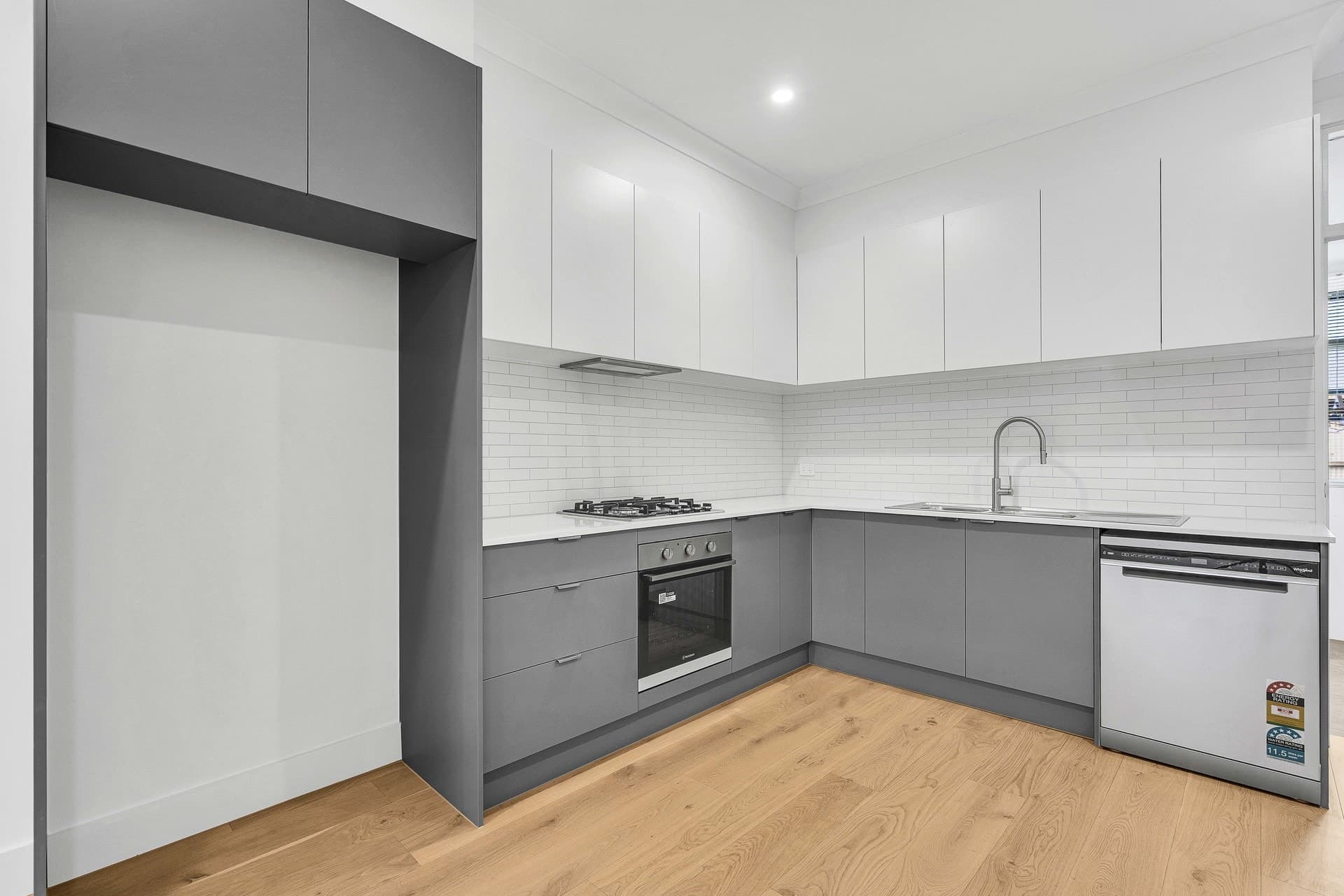 4 Moorland Avenue, Beverley, Beverley - Thumbnail 2