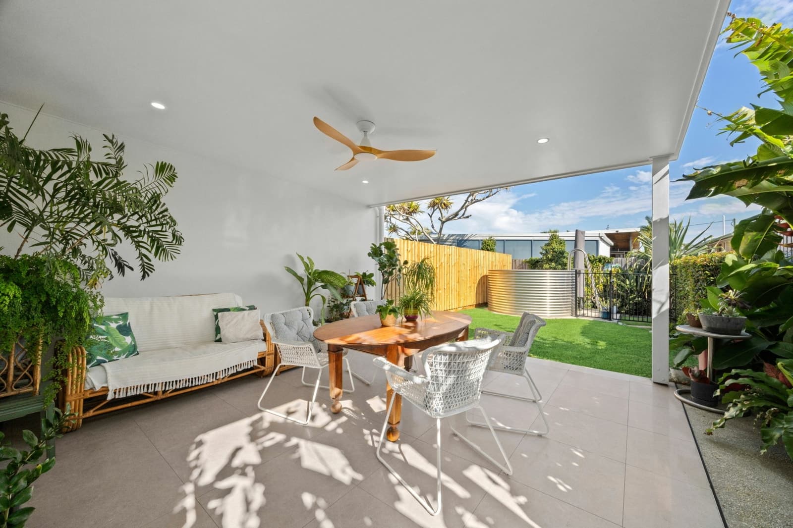 2/14 Burke Street, GOLDEN BEACH, Golden Beach - Image 1