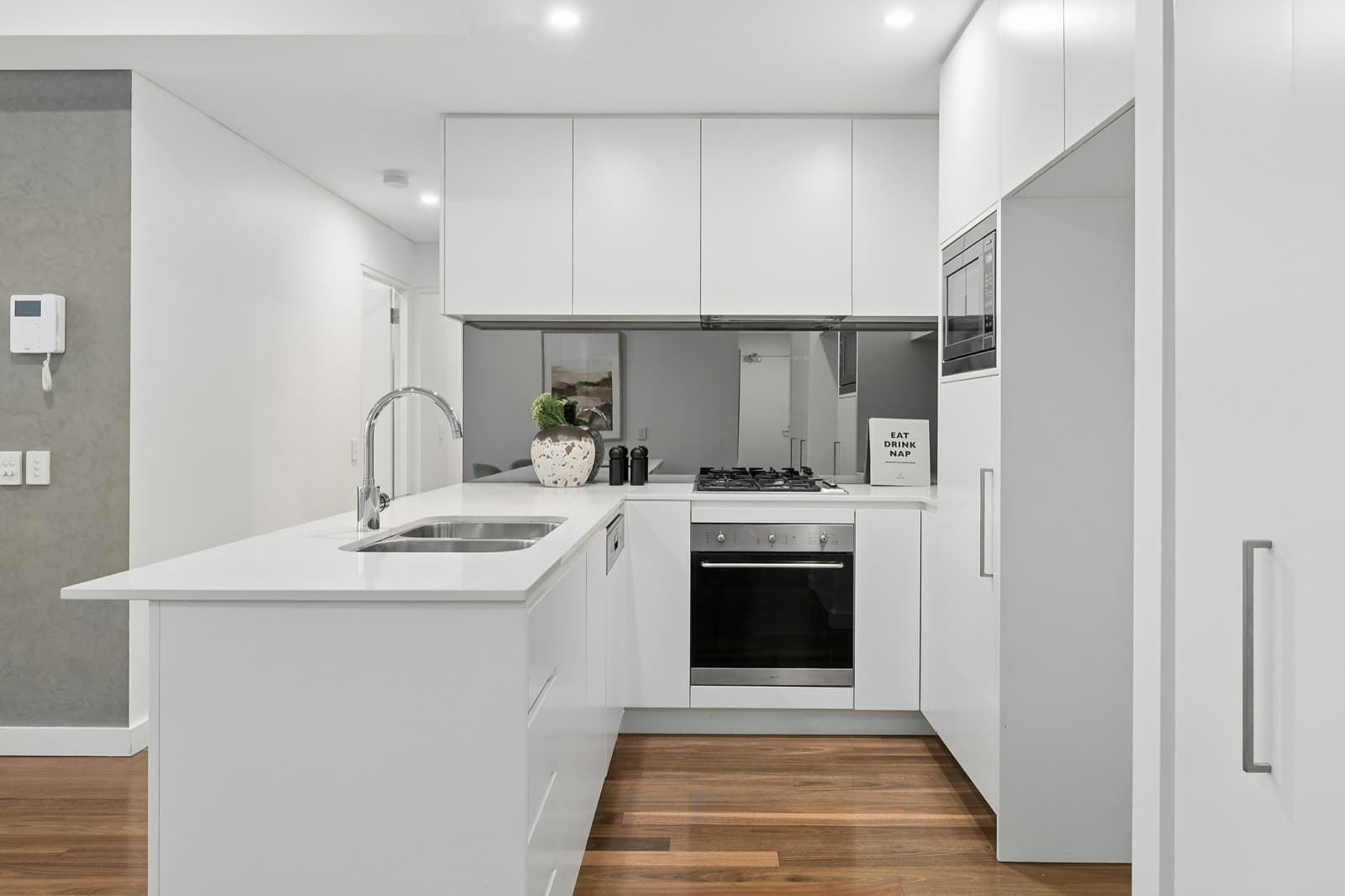 107/13 Eden Street, NORTH SYDNEY, North Sydney - Thumbnail 2