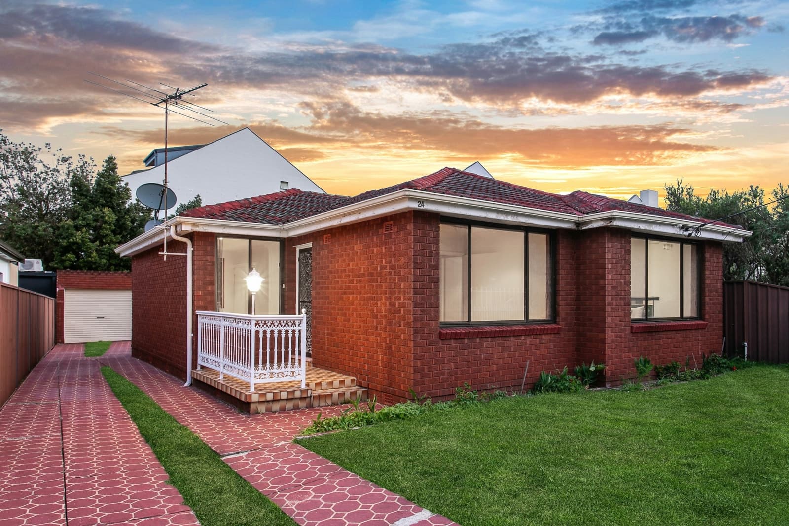 24 Swinbourne Street, BOTANY, Botany - Image 1