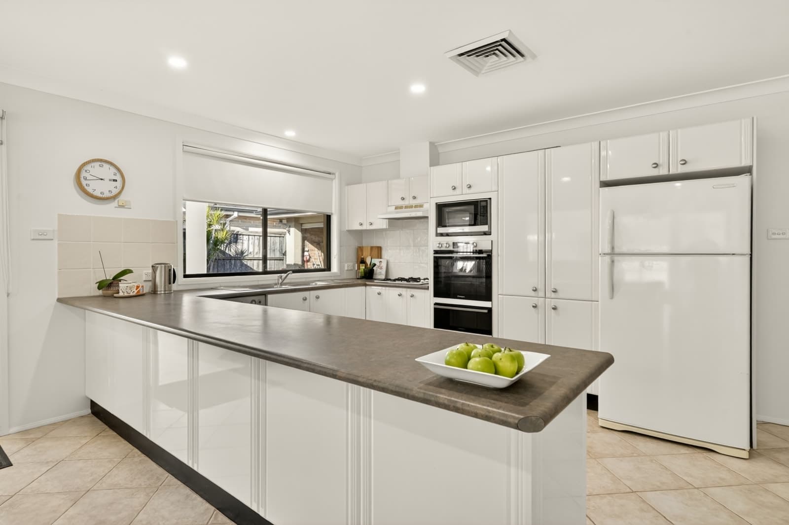 28 Kirkcaldy Circuit, KELLYVILLE, Kellyville - Thumbnail 2