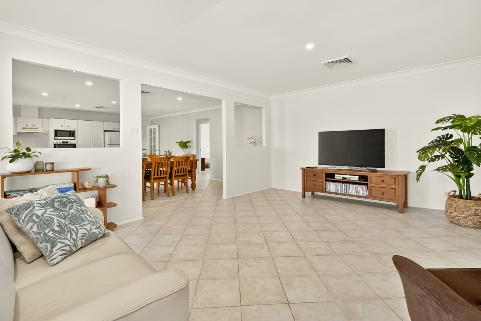 28 Kirkcaldy Circuit, KELLYVILLE, Kellyville - Thumbnail 5