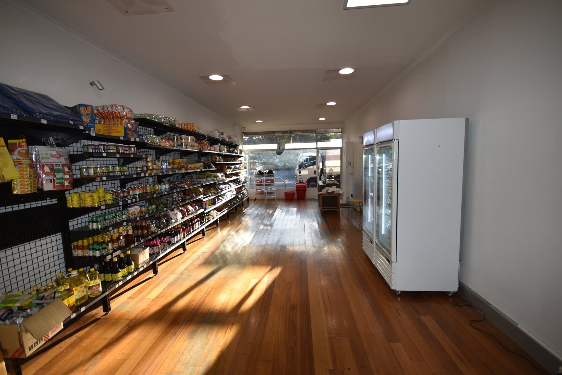 37 The Mall, Croydon South
    
    
      
        118 m2, Croydon South - Thumbnail 5