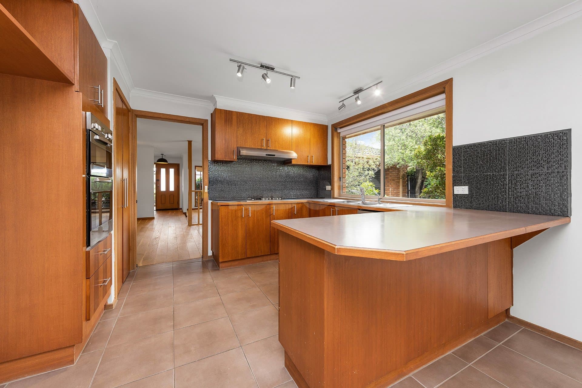 5 Sturrock Court, Altona Meadows, Altona Meadows - Thumbnail 2