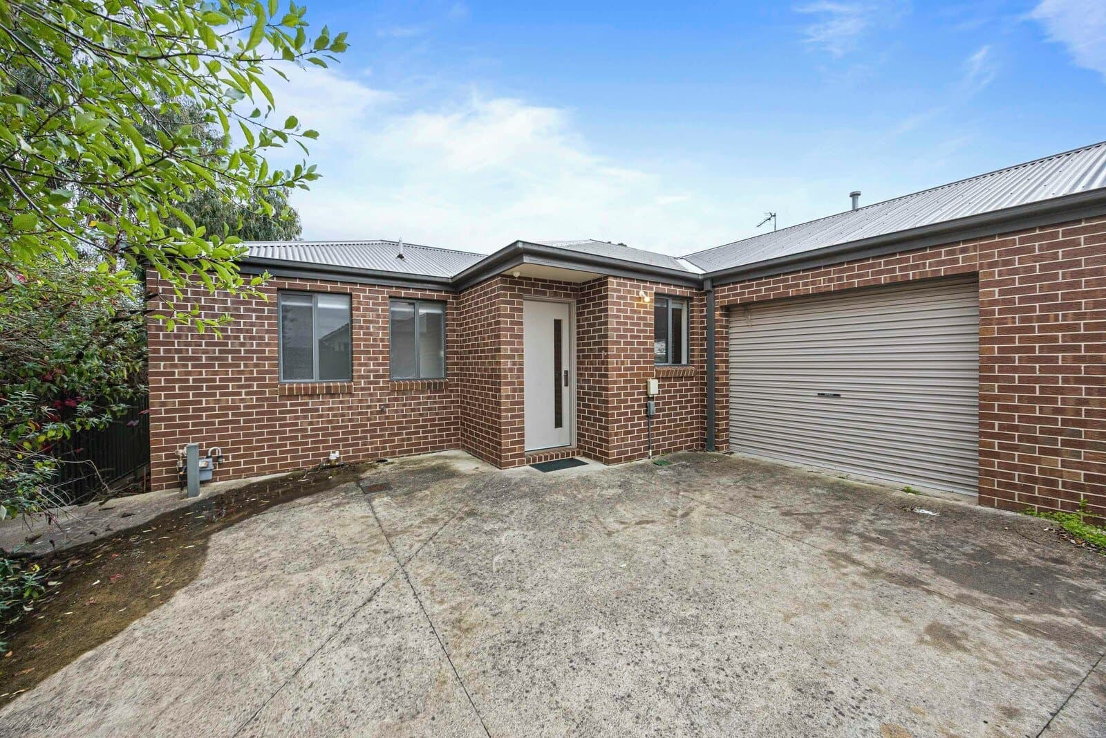 2/1330A Geelong Road,
                        
                    
                    
                        
                            Mount Clear, Mount Clear - Image 1
