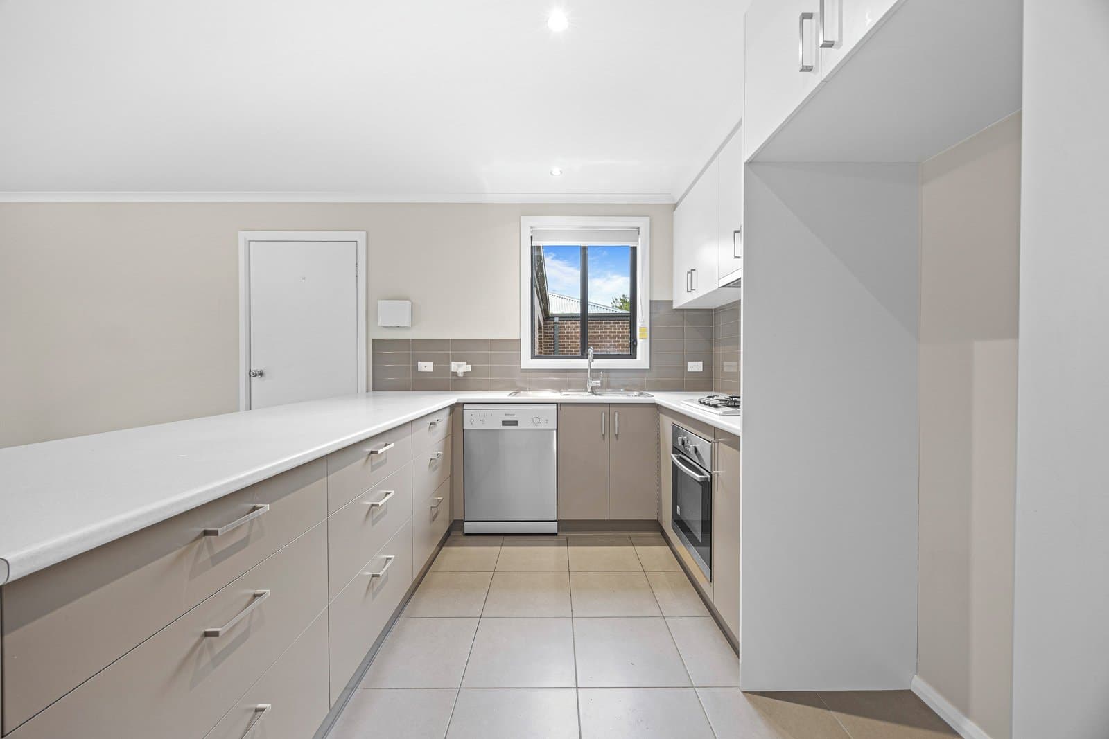 2/1330A Geelong Road,
                        
                    
                    
                        
                            Mount Clear, Mount Clear - Thumbnail 2