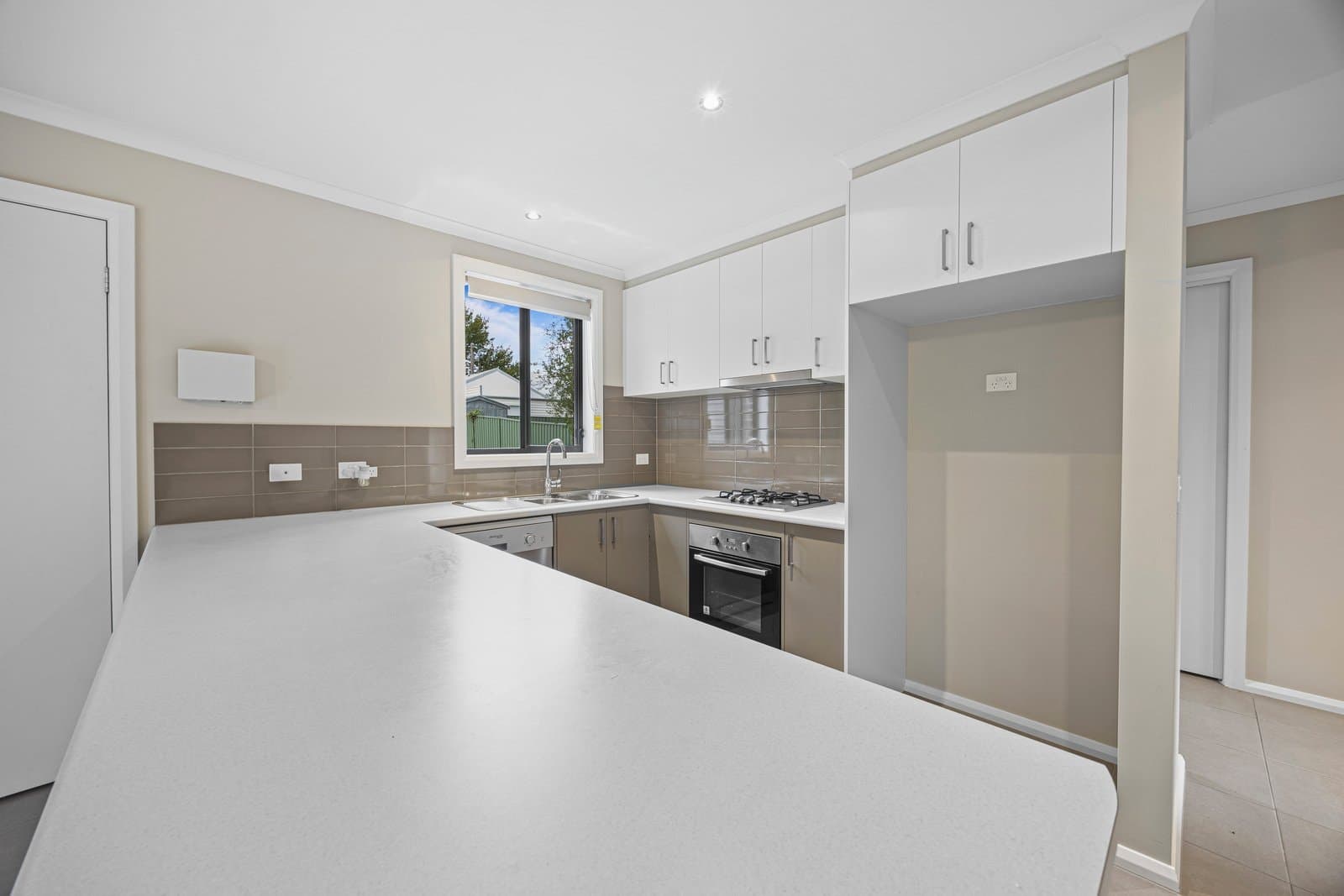 2/1330A Geelong Road,
                        
                    
                    
                        
                            Mount Clear, Mount Clear - Thumbnail 4