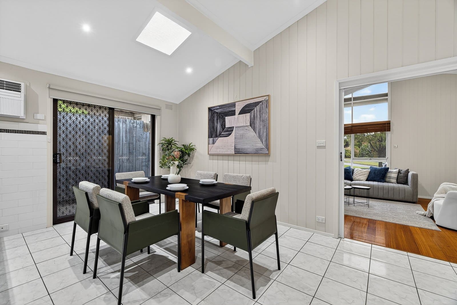 22 Tandara Avenue,
                        
                    
                    
                        
                            Doncaster, Doncaster - Thumbnail 4