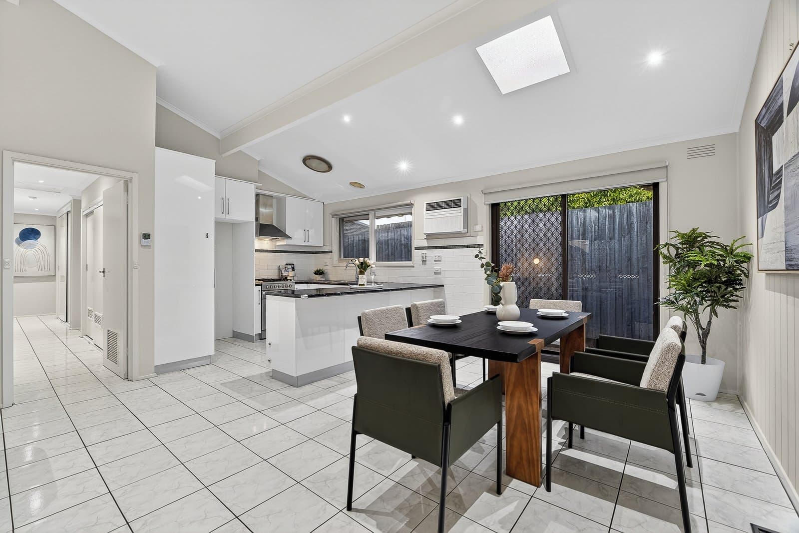 22 Tandara Avenue,
                        
                    
                    
                        
                            Doncaster, Doncaster - Thumbnail 5