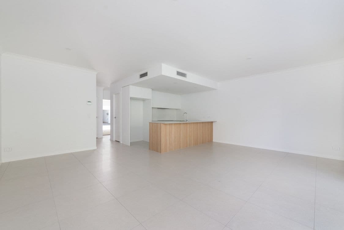 10/35 Sickle Avenue, Hope Island, QLD 4212, Hope Island - Thumbnail 3