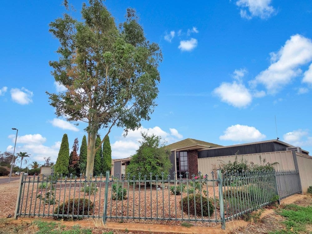 2 Raymond Avenue, WHYALLA STUART, SA 5608, Whyalla Stuart - Thumbnail 2